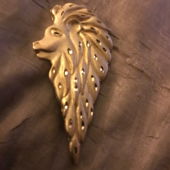 Vintage 1990's burnished & shiny lion brooch. - Picture 2 of 15